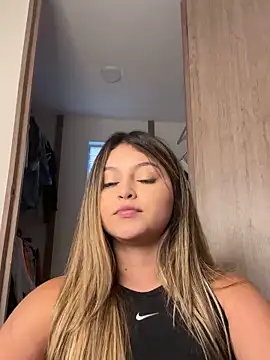 lunablossom  online show from December 2024 10:28:02 PM