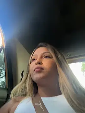 lunablossom  online show from December 2024 08:54:02 PM