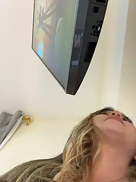 lunablossom  online show from December 2024 12:19:01 AM