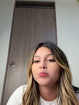 lunablossom  online show from December 2024 02:01:02 AM