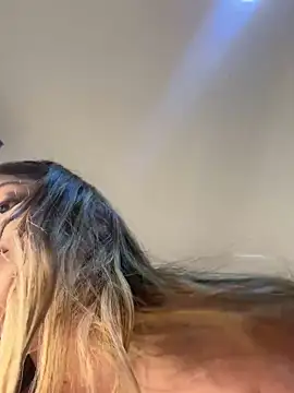 lunablossom  online show from January 2025 05:22:02 AM