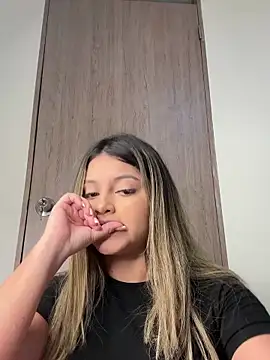 lunablossom  online show from January 2025 03:26:02 AM