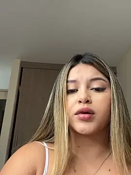 lunablossom  online show from September 2025 08:10:01 PM