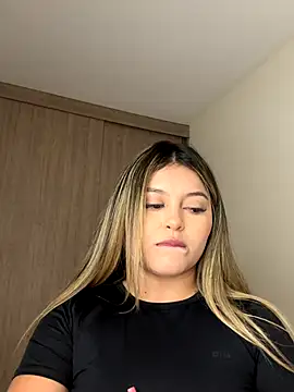 lunablossom  online show from September 2025 09:18:01 PM