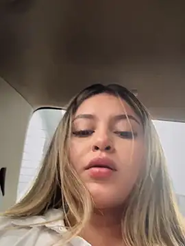 lunablossom  online show from October 2025 08:51:02 PM