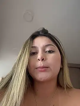 lunablossom  online show from November 2025 09:36:01 PM