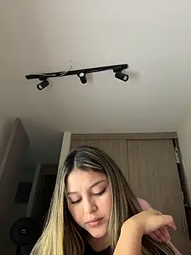 lunablossom  online show from March 2026 04:20:01 AM