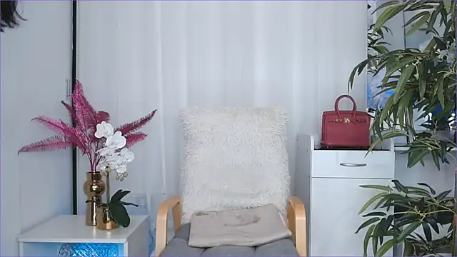 Snapshot of Holy_Bliss chatting on May 2026 08:47:01 PM Holy Bliss online show from May 2026 08:47:01 PM