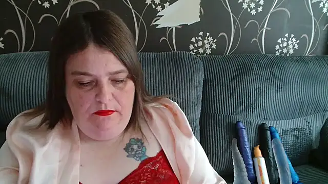 Snapshot of HouseWifeWhore_Milf chatting on September 2025 12:19:01 PM HouseWifeWhore Milf online show from September 2025 12:19:01 PM