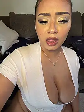 Snapshot of CarmelaAnthony chatting on February 2026 04:19:02 PM CarmelaAnthony online show from February 2026 04:19:02 PM