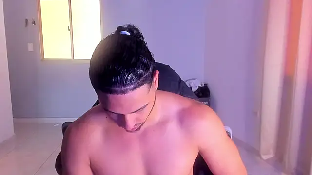 Snapshot of Kris_Khalifa69 chatting on May 2026 02:02:02 PM Kris Khalifa69 online show from May 2026 02:02:02 PM