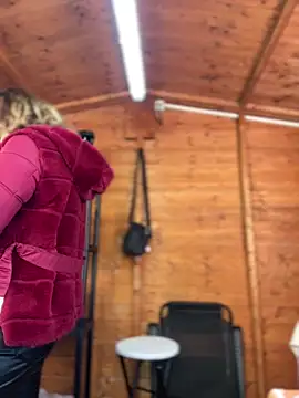 DaisyVibesss online show from December 2024 10:59:01 AM