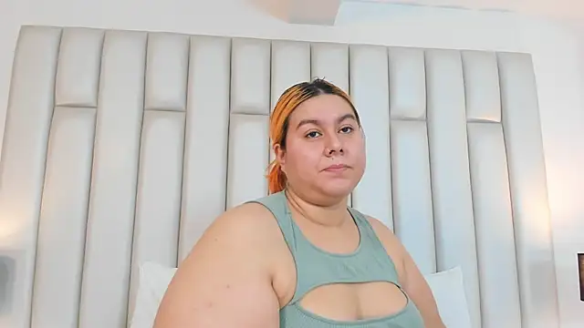 aandreaperez online show from February 2025 12:05:02 PM