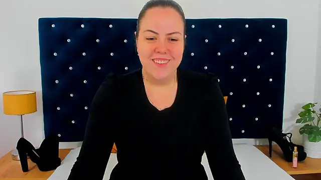 Snapshot of EvaLick chatting on May 2026 06:42:02 AM EvaLick online show from May 2026 06:42:02 AM