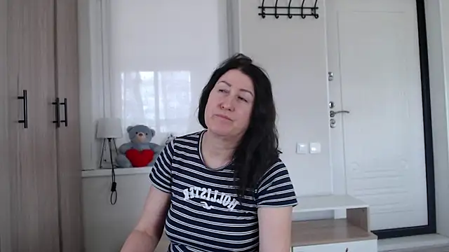Snapshot of increible_della chatting on April 2026 06:42:02 AM increible della online show from April 2026 06:42:02 AM
