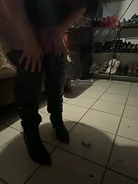 Snapshot of Cataleia21 chatting on February 2026 04:03:02 PM Cataleia21 online show from February 2026 04:03:02 PM