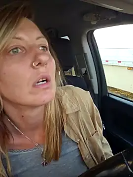 SheIsSomething online show from December 2025 12:15:01 AM