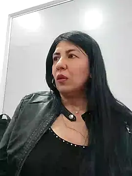 aisha latina online show from January 2025 05:52:02 PM