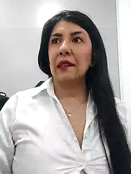 aisha latina online show from January 2025 03:26:02 PM