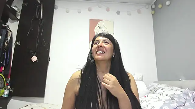 aisha latina online show from February 2025 11:38:02 PM