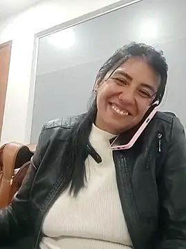 aisha latina online show from March 2025 09:35:01 PM