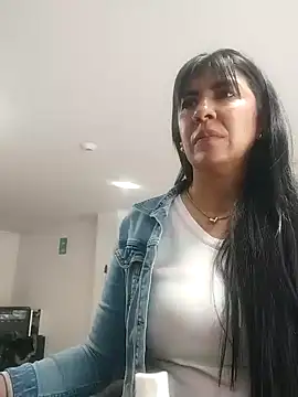 aisha latina online show from October 2025 04:26:01 PM