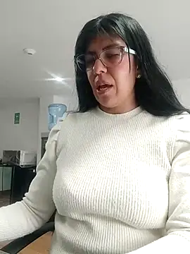 aisha latina online show from October 2025 02:07:01 PM