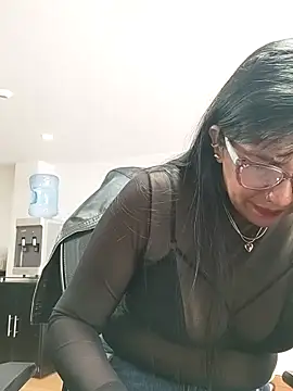 aisha latina online show from October 2025 03:13:01 PM