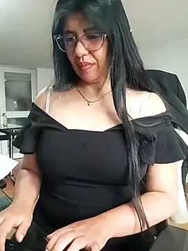 aisha latina online show from April 2026 02:33:01 PM