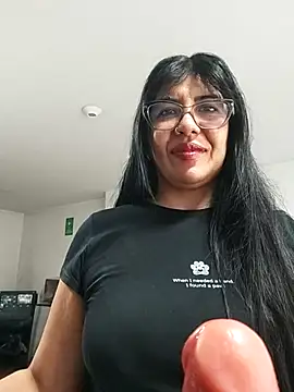 aisha latina online show from April 2026 03:08:01 PM