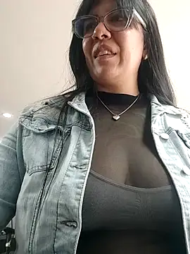 Snapshot of aisha_latina chatting on April 2026 02:56:02 PM aisha latina online show from April 2026 02:56:02 PM