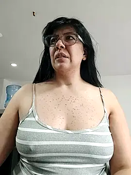 Snapshot of aisha_latina chatting on July 2026 01:27:01 PM aisha latina online show from July 2026 01:27:01 PM