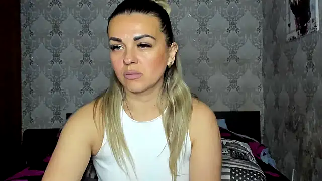 NicoletMoore online show from April 2026 07:08:01 PM