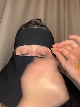 Snapshot of arabiaAna chatting on December 2025 10:28:02 PM arabiaAna online show from December 2025 10:28:02 PM