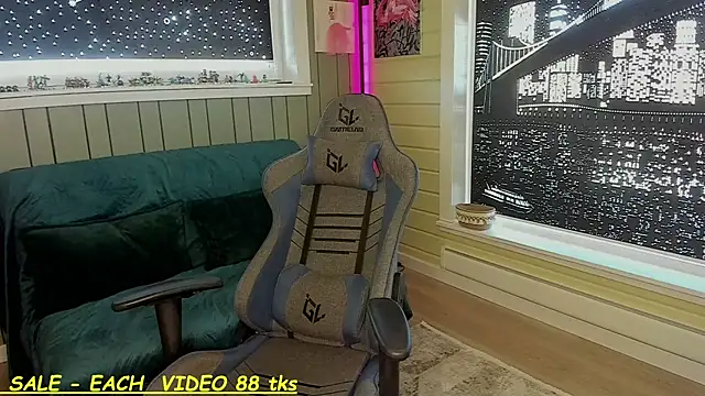 SandyChris online show from March 2025 08:18:01 AM