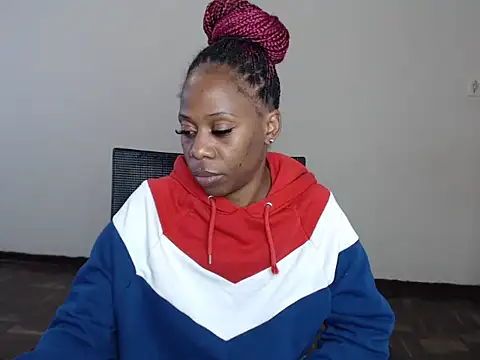 QUEENMANDYY online show from July 2026 12:48:02 PM
