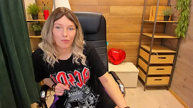 Snapshot of _fiona_Love chatting on February 2025 09:25:02 PM  fiona Love online show from February 2025 09:25:02 PM