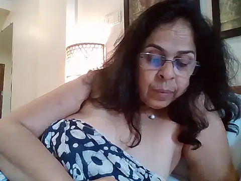 Snapshot of Susannemilf chatting on September 2025 05:42:01 AM Susannemilf online show from September 2025 05:42:01 AM