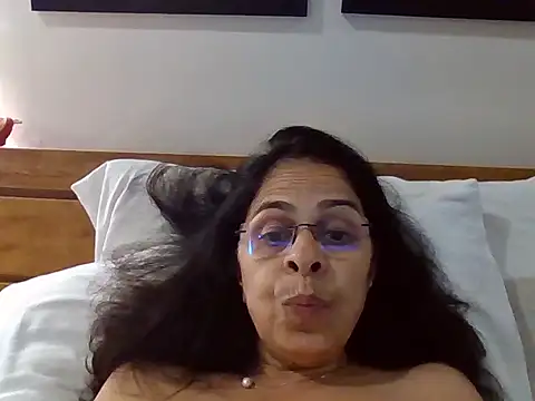 Snapshot of Susannemilf chatting on September 2025 05:59:02 PM Susannemilf online show from September 2025 05:59:02 PM