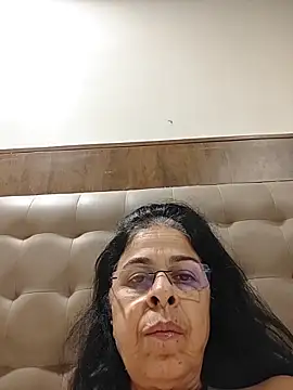 Snapshot of Susannemilf chatting on October 2025 01:25:01 AM Susannemilf online show from October 2025 01:25:01 AM