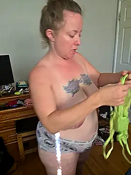 julimonroe online show from October 2025 03:09:01 PM