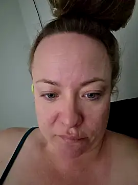 julimonroe online show from March 2026 01:22:01 PM