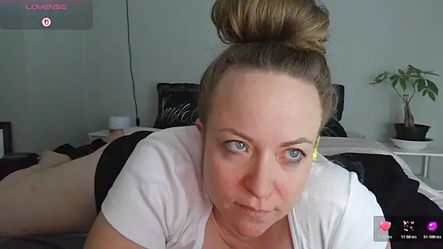 julimonroe online show from April 2026 03:07:02 AM