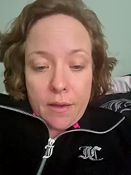 Snapshot of julimonroe chatting on April 2026 10:03:01 PM julimonroe online show from April 2026 10:03:01 PM