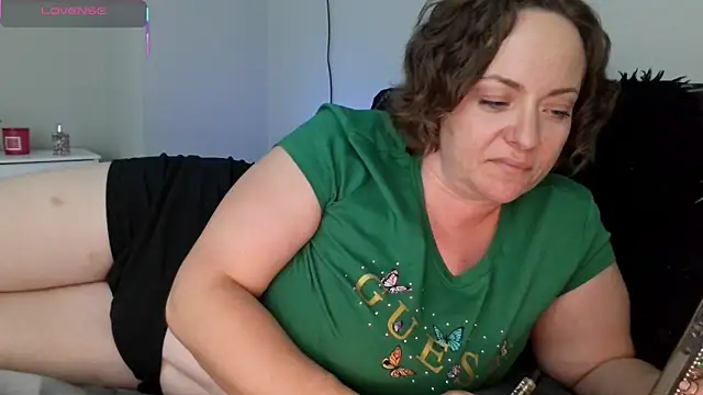 Snapshot of julimonroe chatting on May 2026 03:01:02 AM julimonroe online show from May 2026 03:01:02 AM