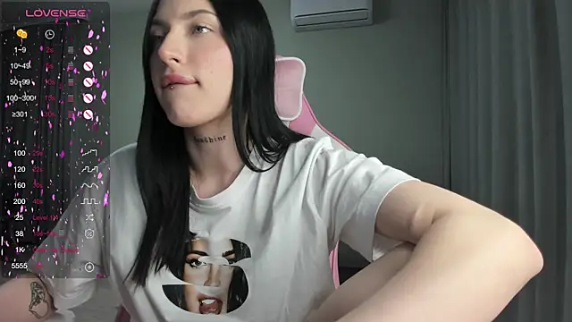 JenniferQueen11 online show from February 2025 02:22:02 PM