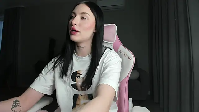 JenniferQueen11 online show from February 2025 11:49:01 AM