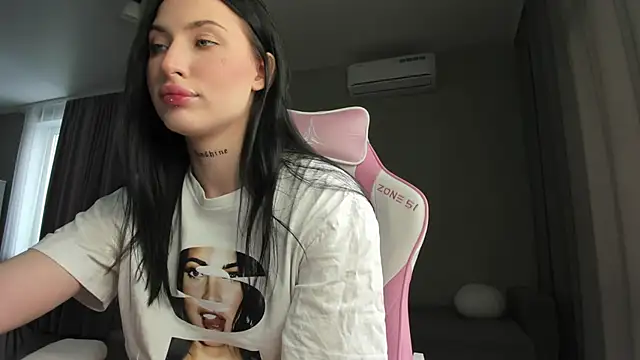 JenniferQueen11 online show from March 2025 10:02:02 AM