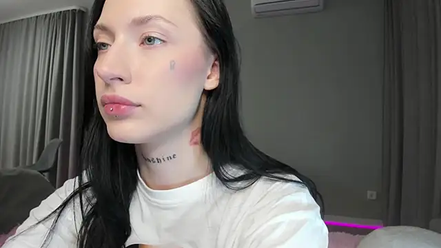 JenniferQueen11 online show from September 2025 04:18:02 PM