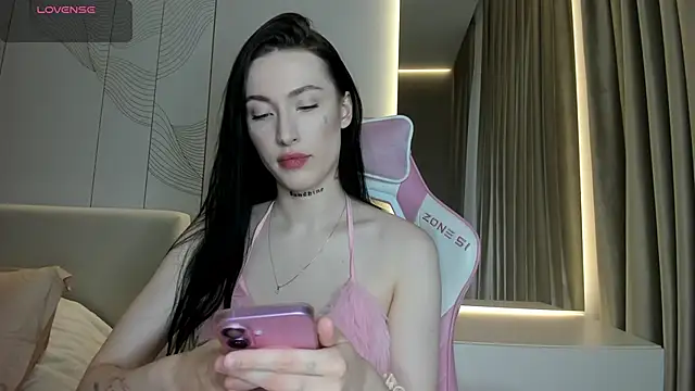 JenniferQueen11 online show from April 2026 12:43:01 PM